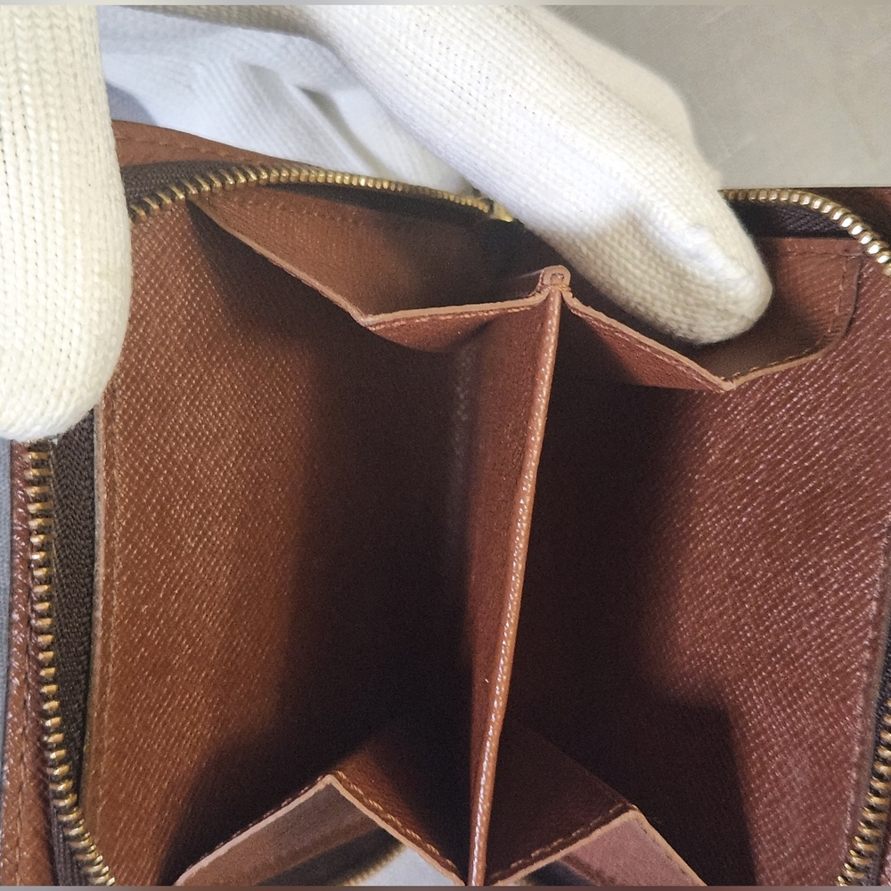 Louis Vuitton Compact  Monogram Wallet - Picture 4 of 5
